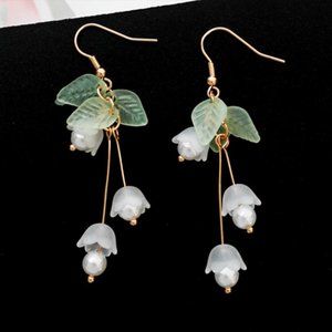 Handmade: Lily WHITE Earrings